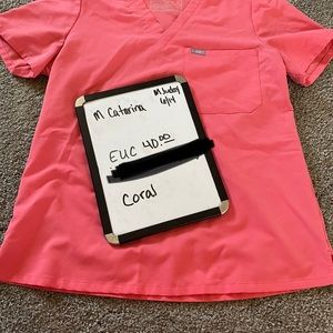 Figs scrub top color coral